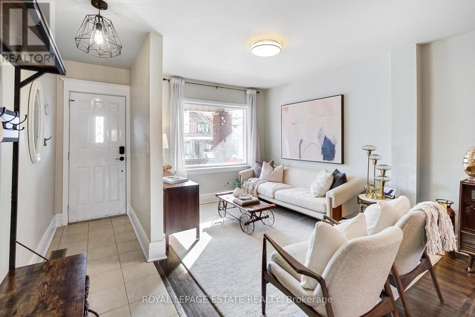 204 Queensdale Avenue, Toronto, Ontario  M4C 2A9 - Photo 4 - E12792002