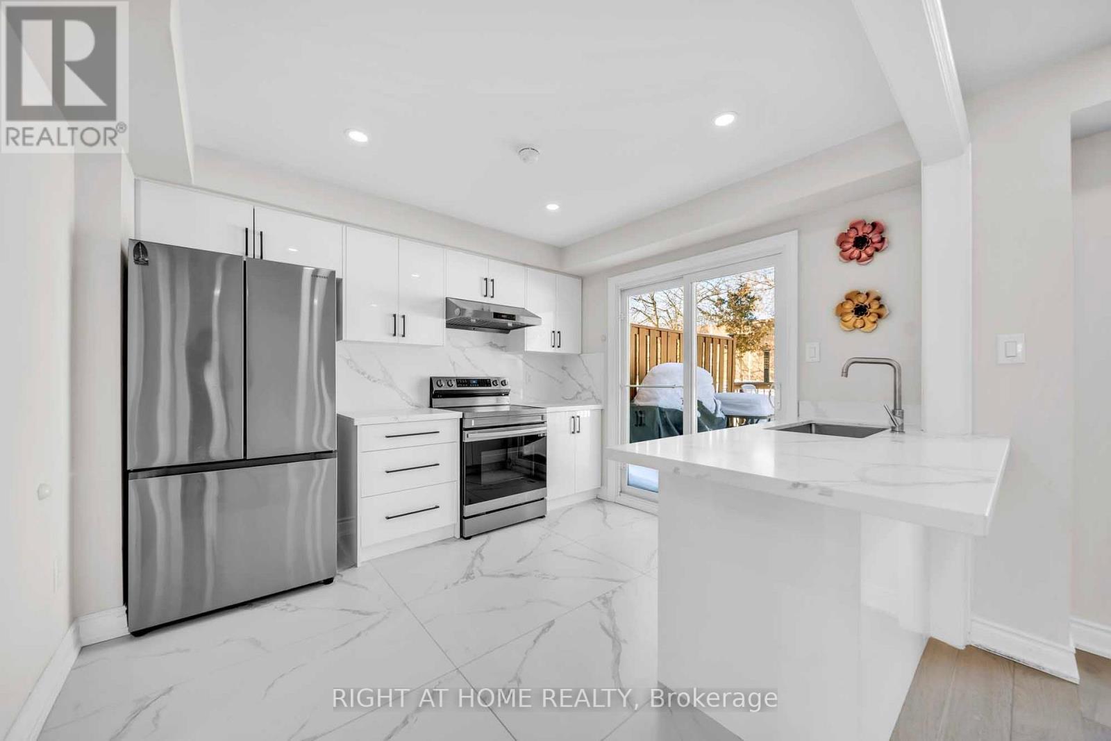 82 Swinton Crescent, Vaughan, Ontario  L4J 3V5 - Photo 6 - N12792006