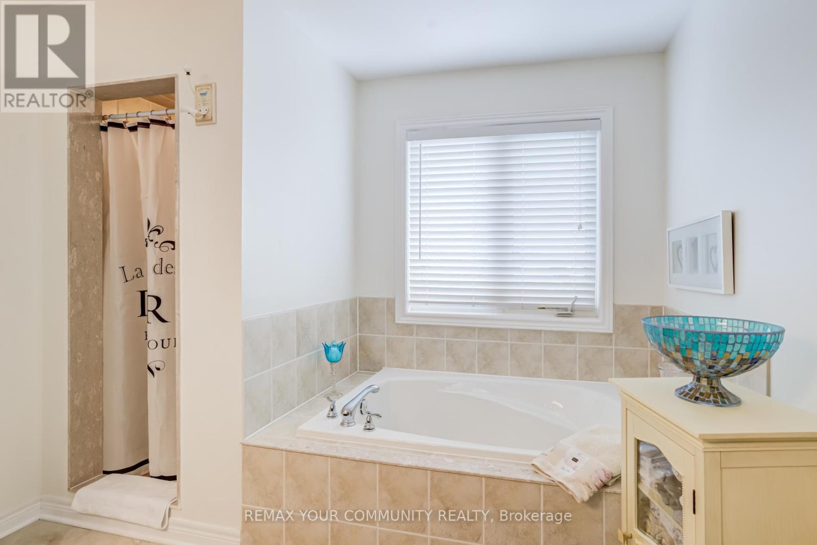 101 Woodville Drive, Vaughan, Ontario  L6A 4B2 - Photo 30 - N12792010