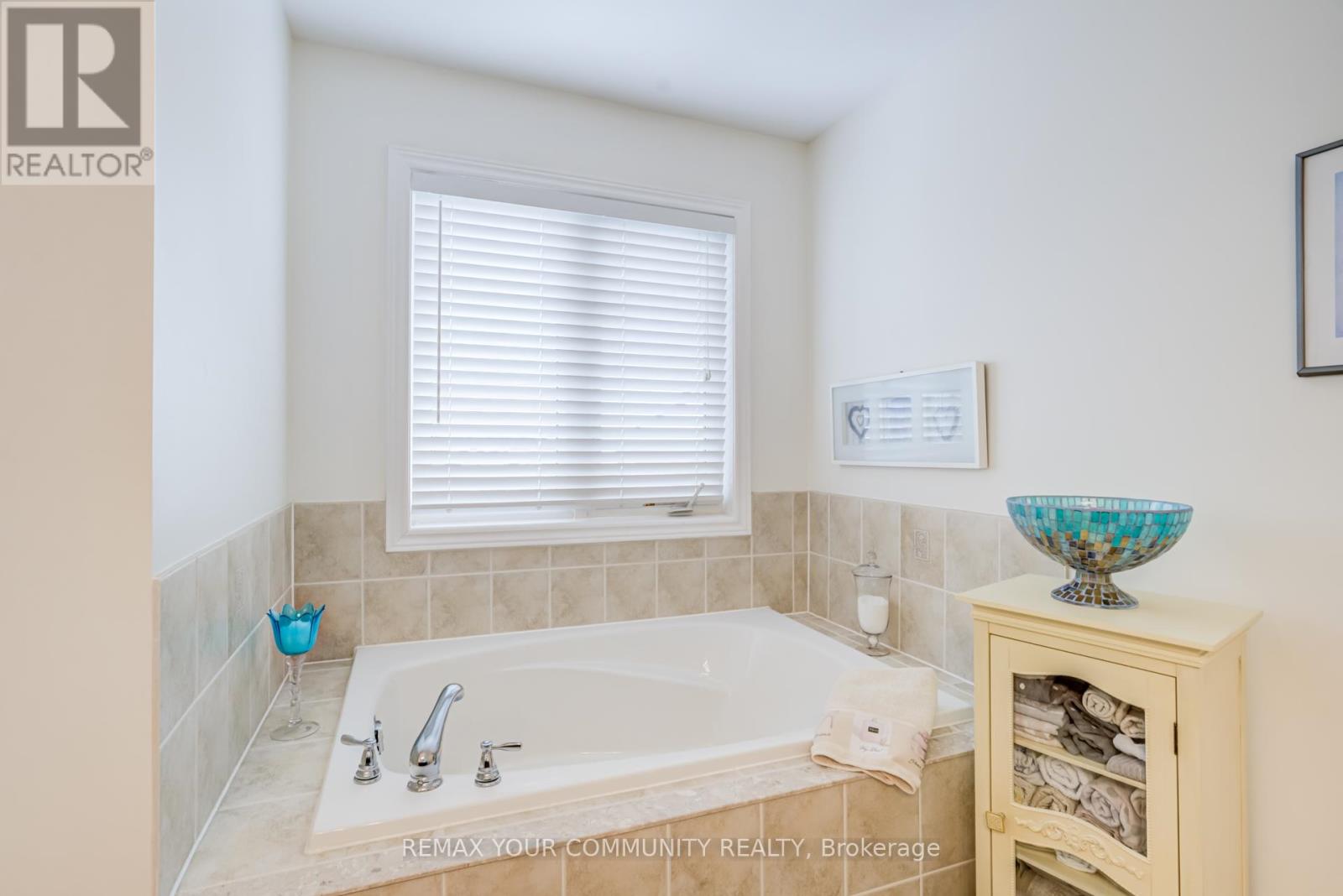 101 Woodville Drive, Vaughan, Ontario  L6A 4B2 - Photo 31 - N12792010