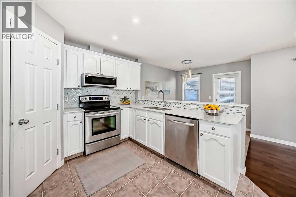 95 Hidden Creek Rise Nw, Calgary, Alberta  T3A 6L3 - Photo 5 - A2276139