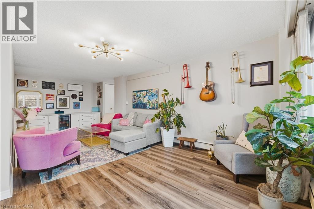 45 Westmount Road N Unit# 302, Waterloo, Ontario  N2L 2R3 - Photo 3 - 40799353