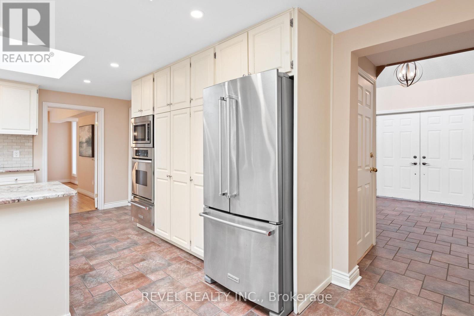 27 Cedar Crescent, Kawartha Lakes, Ontario  L0B 1K0 - Photo 13 - X12792070