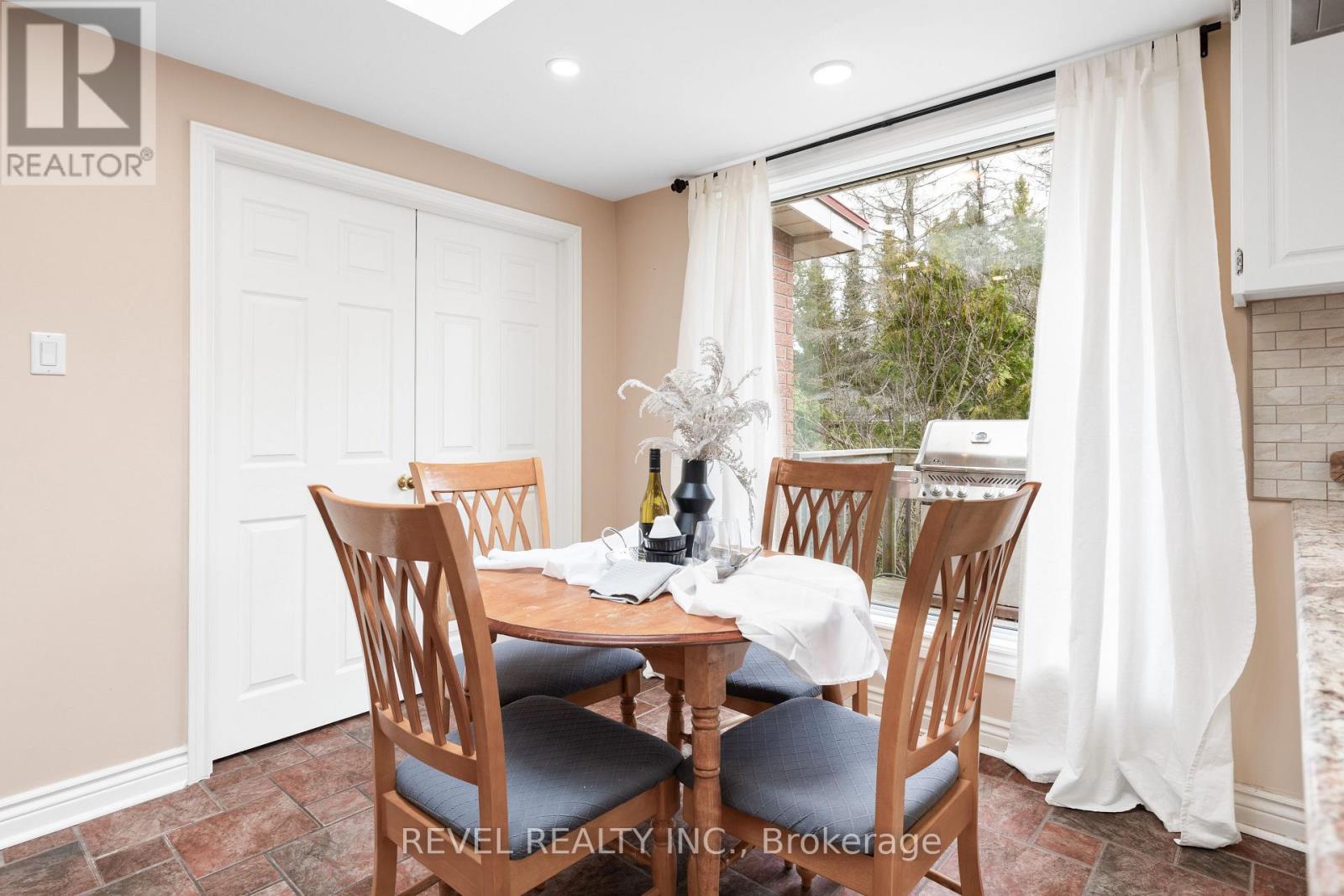 27 Cedar Crescent, Kawartha Lakes, Ontario  L0B 1K0 - Photo 14 - X12792070