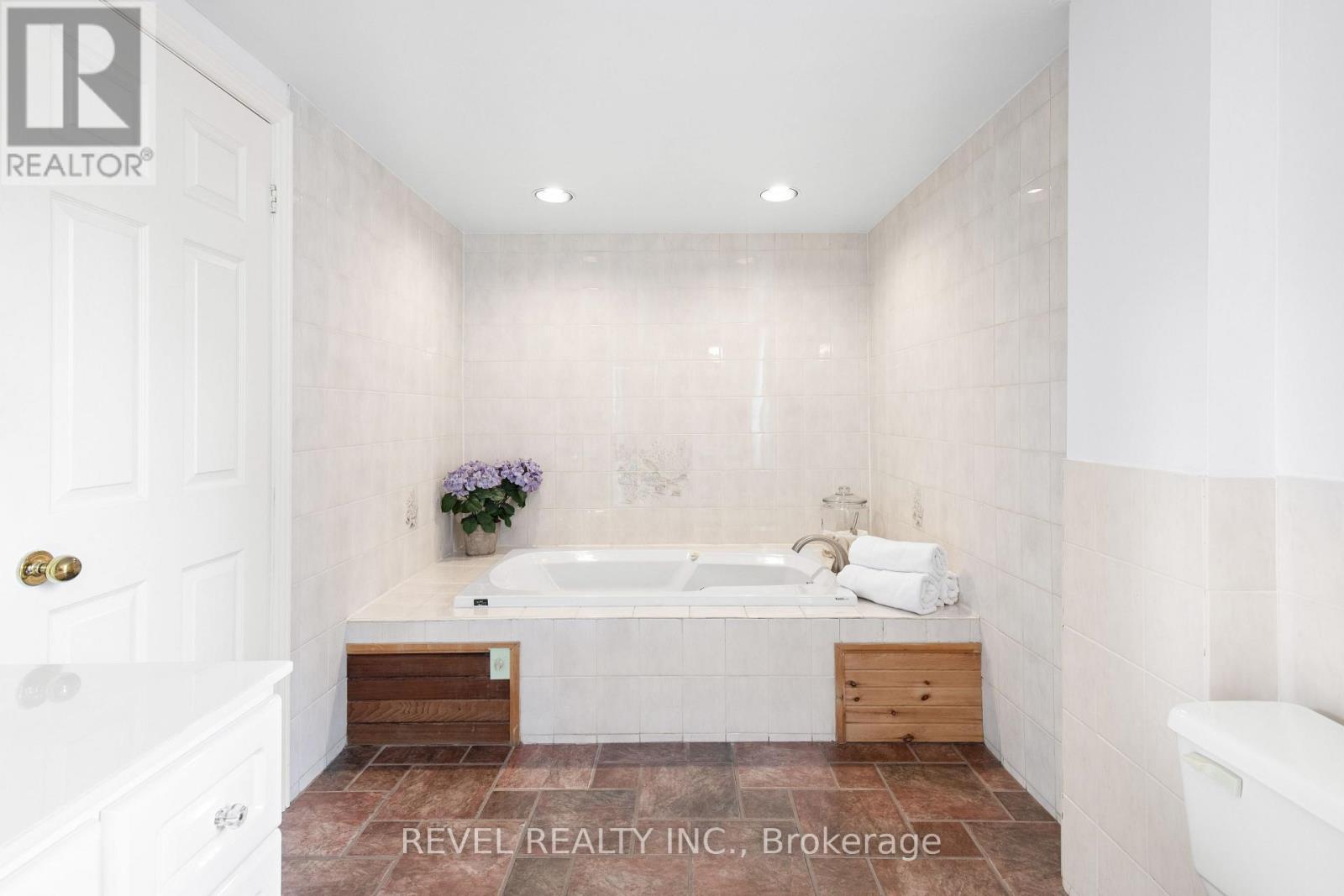 27 Cedar Crescent, Kawartha Lakes, Ontario  L0B 1K0 - Photo 18 - X12792070