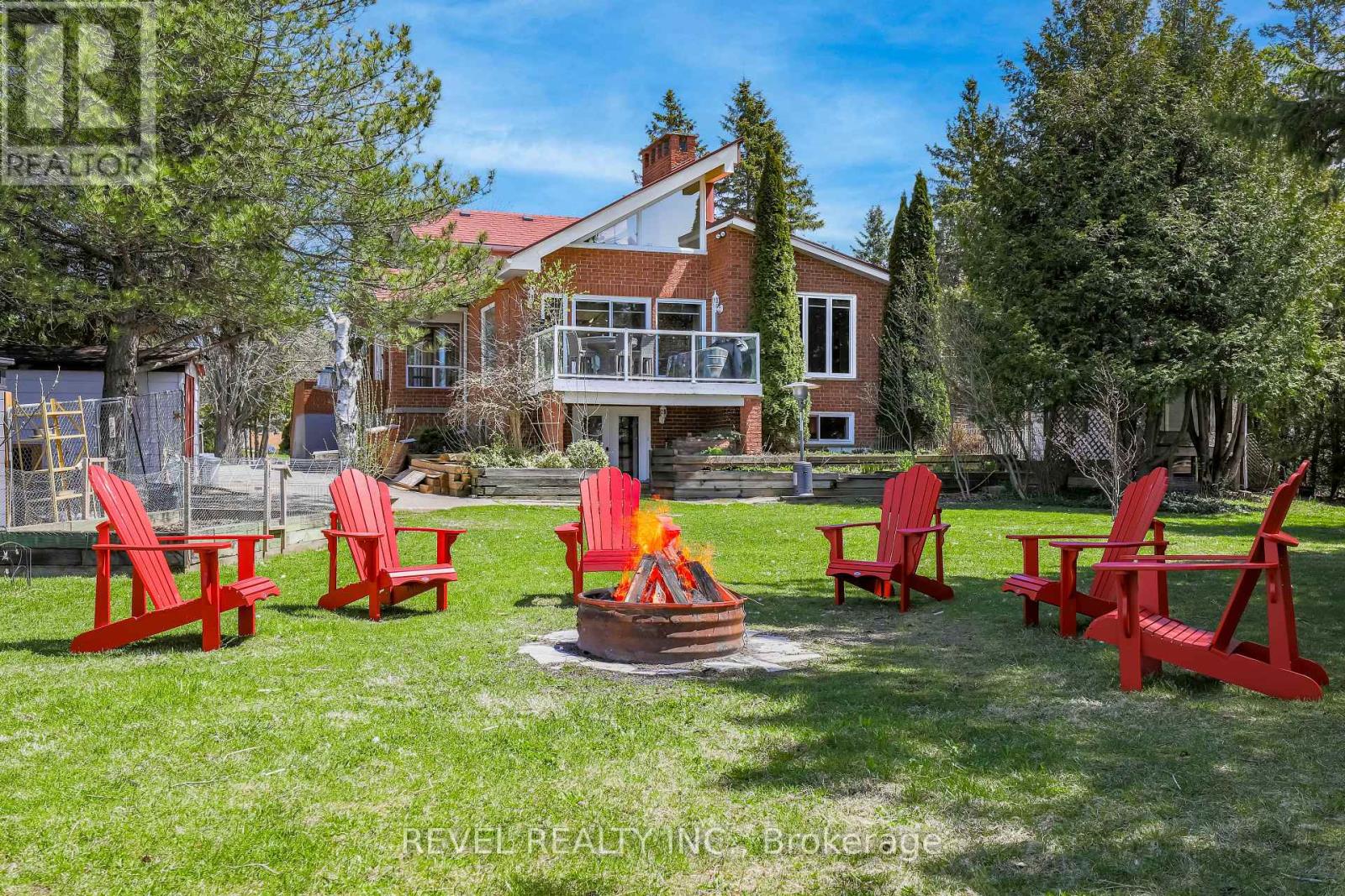 27 Cedar Crescent, Kawartha Lakes, Ontario  L0B 1K0 - Photo 2 - X12792070