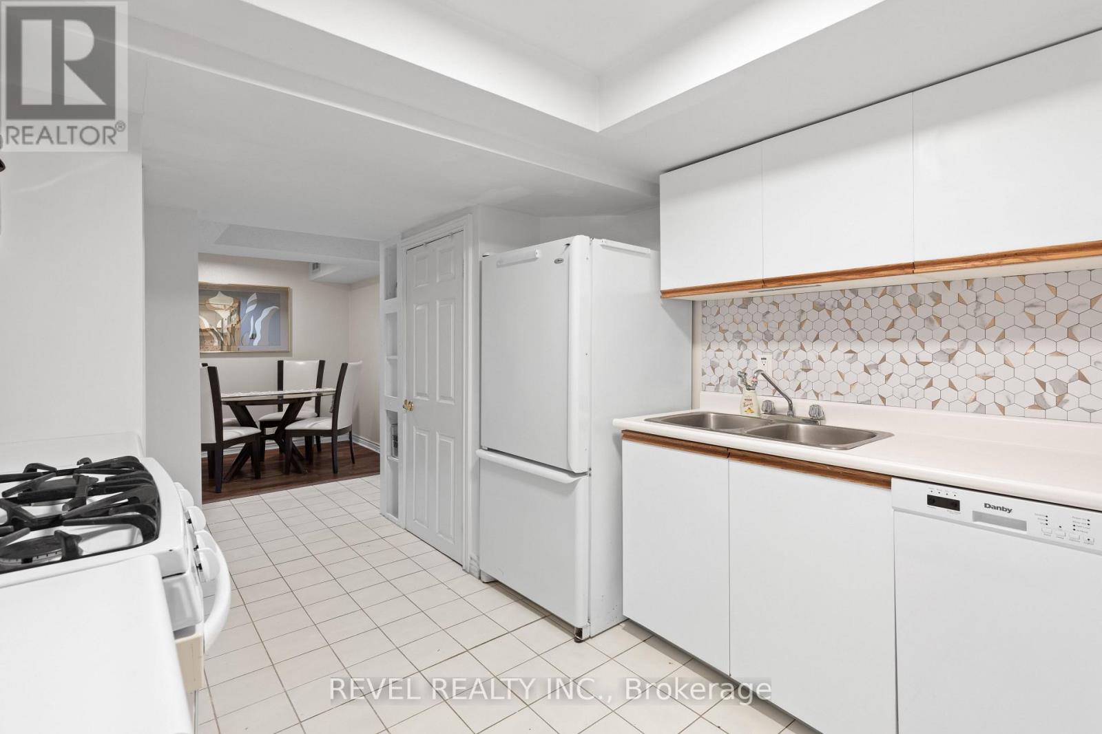 27 Cedar Crescent, Kawartha Lakes, Ontario  L0B 1K0 - Photo 34 - X12792070