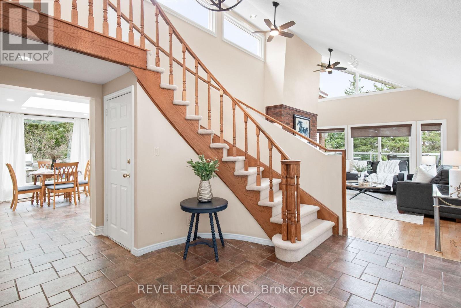 27 Cedar Crescent, Kawartha Lakes, Ontario  L0B 1K0 - Photo 4 - X12792070