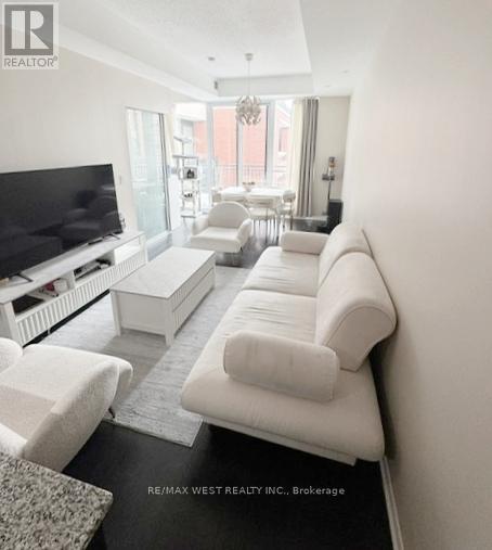 825 - 830 Lawrence Avenue W, Toronto (Yorkdale-Glen Park), Ontario  M6A 1C3 - Photo 2 - W12787936