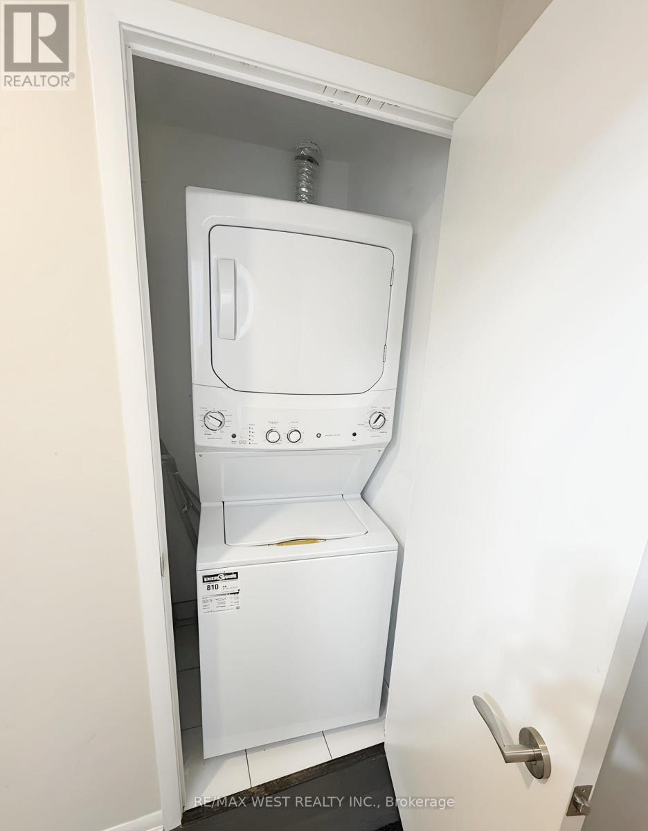 825 - 830 Lawrence Avenue W, Toronto (Yorkdale-Glen Park), Ontario  M6A 1C3 - Photo 22 - W12787936