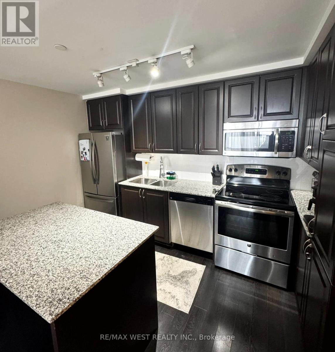 825 - 830 Lawrence Avenue W, Toronto (Yorkdale-Glen Park), Ontario  M6A 1C3 - Photo 12 - W12787936