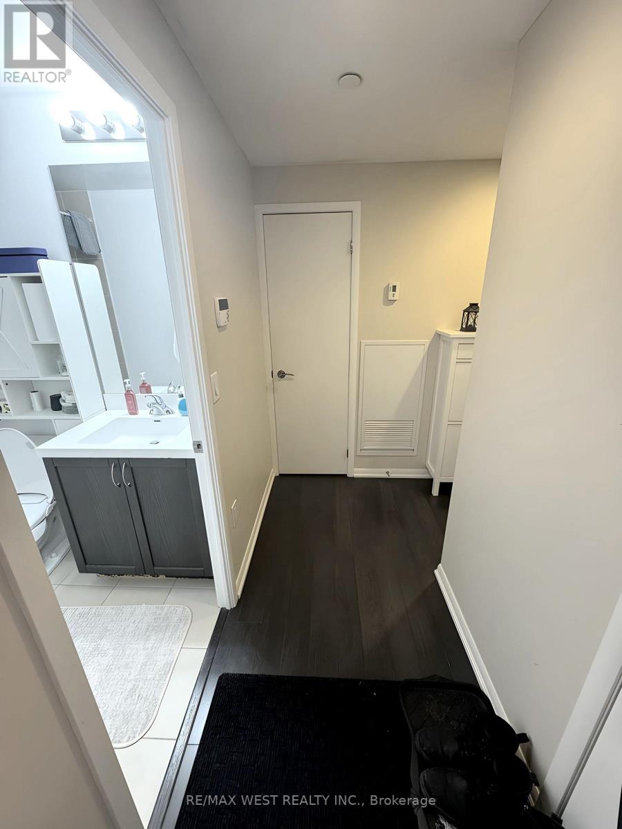 825 - 830 Lawrence Avenue W, Toronto (Yorkdale-Glen Park), Ontario  M6A 1C3 - Photo 24 - W12787936