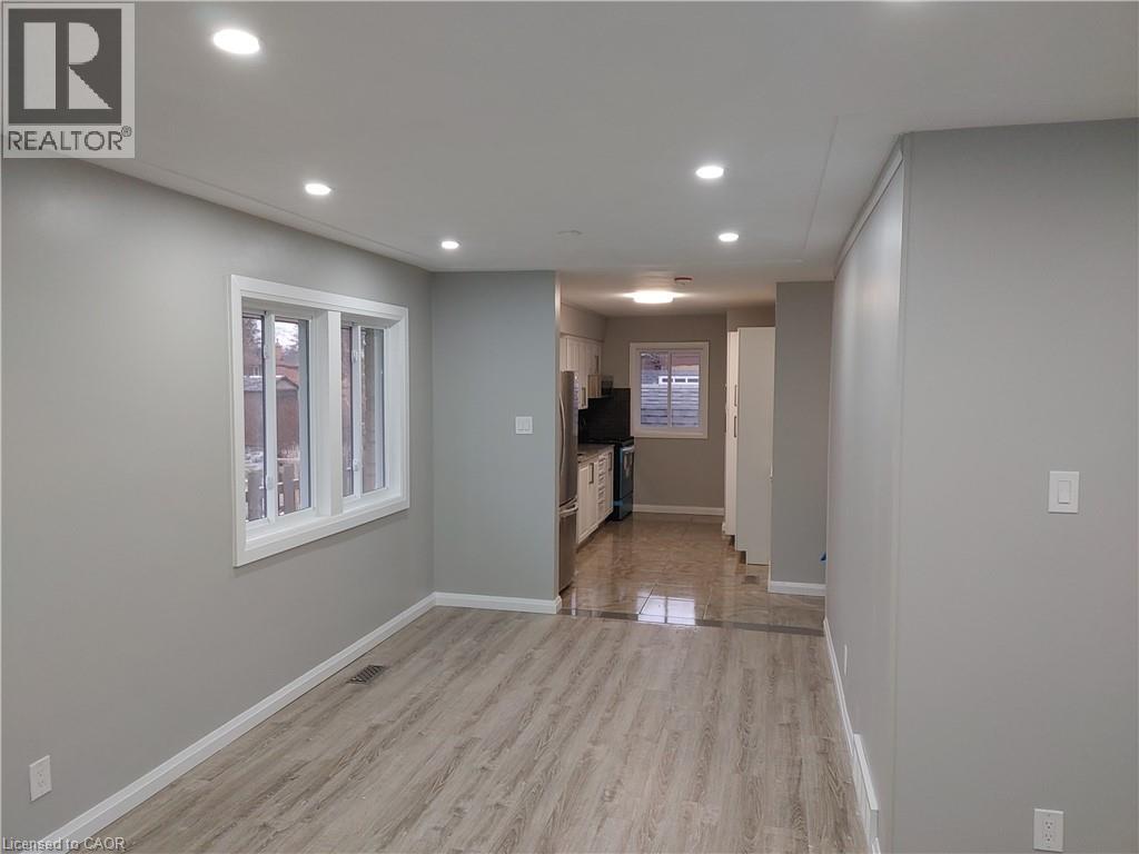 8 Noel Crescent Unit# 1, Kitchener, Ontario N2A 1Z8 - Photo 4 - 40805422