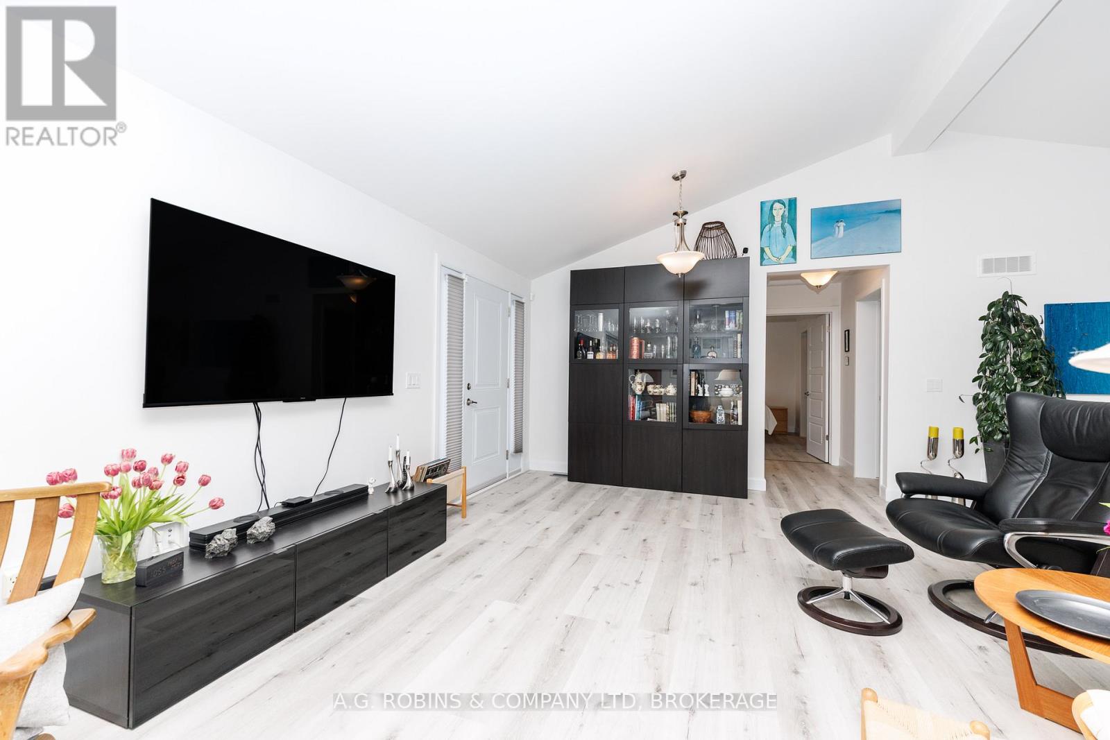 11716 Lakeshore Road, Wainfleet, Ontario  L0S 1V0 - Photo 7 - X12792076