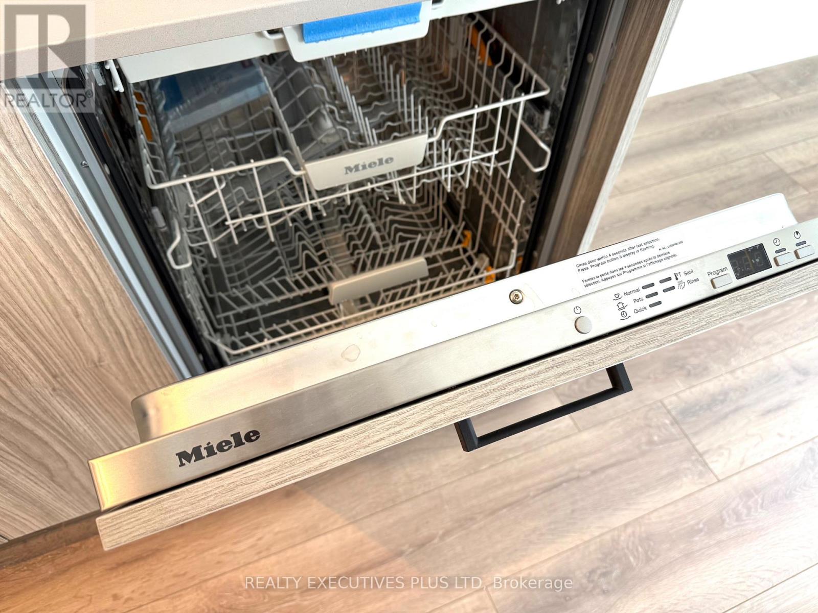 1404 - 1 Quarrington Lane, Toronto, Ontario  M3C 0S4 - Photo 12 - C12792032