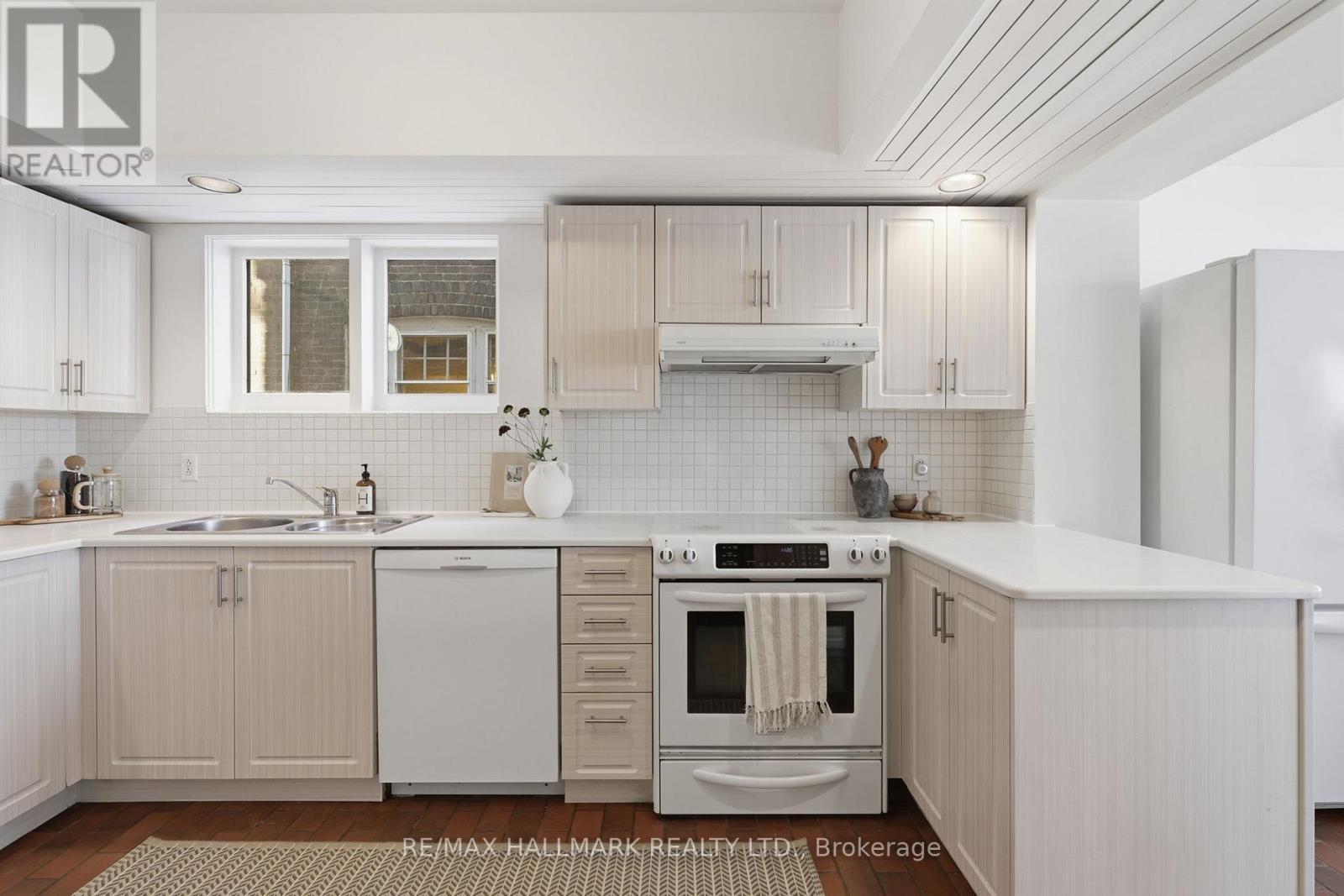 22 Chester Hill Road, Toronto, Ontario  M4K 1X3 - Photo 10 - E12792068