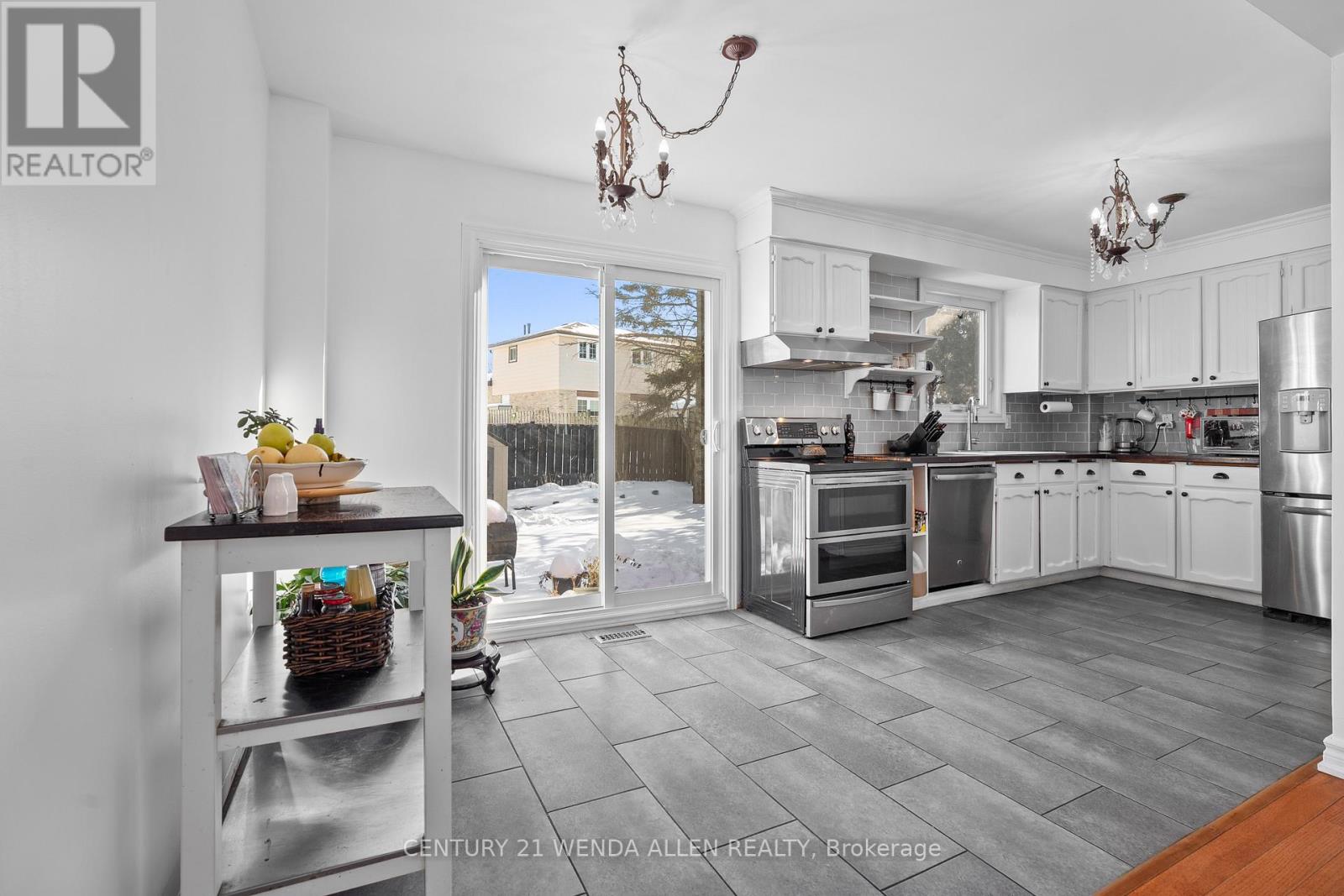 403 Fleetwood Drive, Oshawa (Eastdale), Ontario  L1K 1C2 - Photo 11 - E12792080