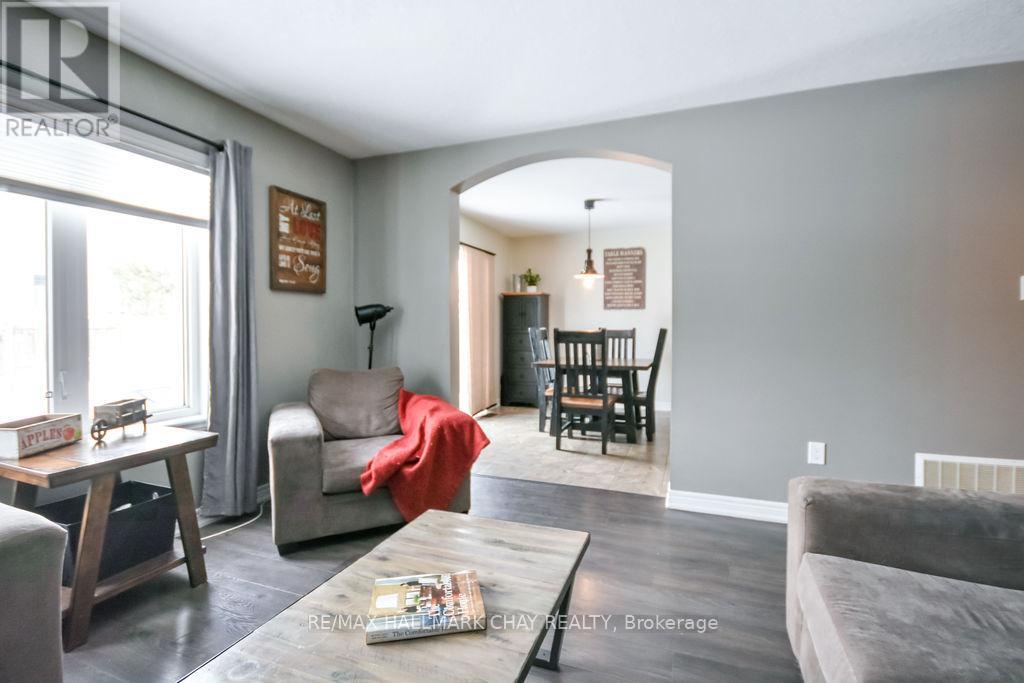 212 Maplewood Drive, Essa (Angus), Ontario  L0L 1B4 - Photo 10 - N12792042