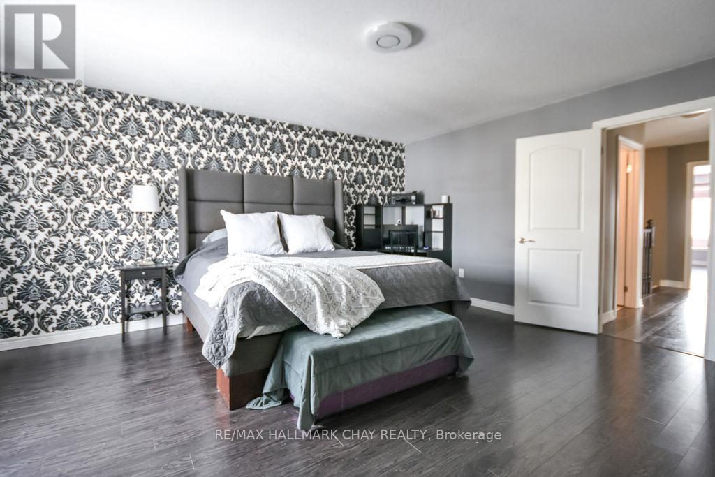 212 Maplewood Drive, Essa (Angus), Ontario  L0L 1B4 - Photo 15 - N12792042