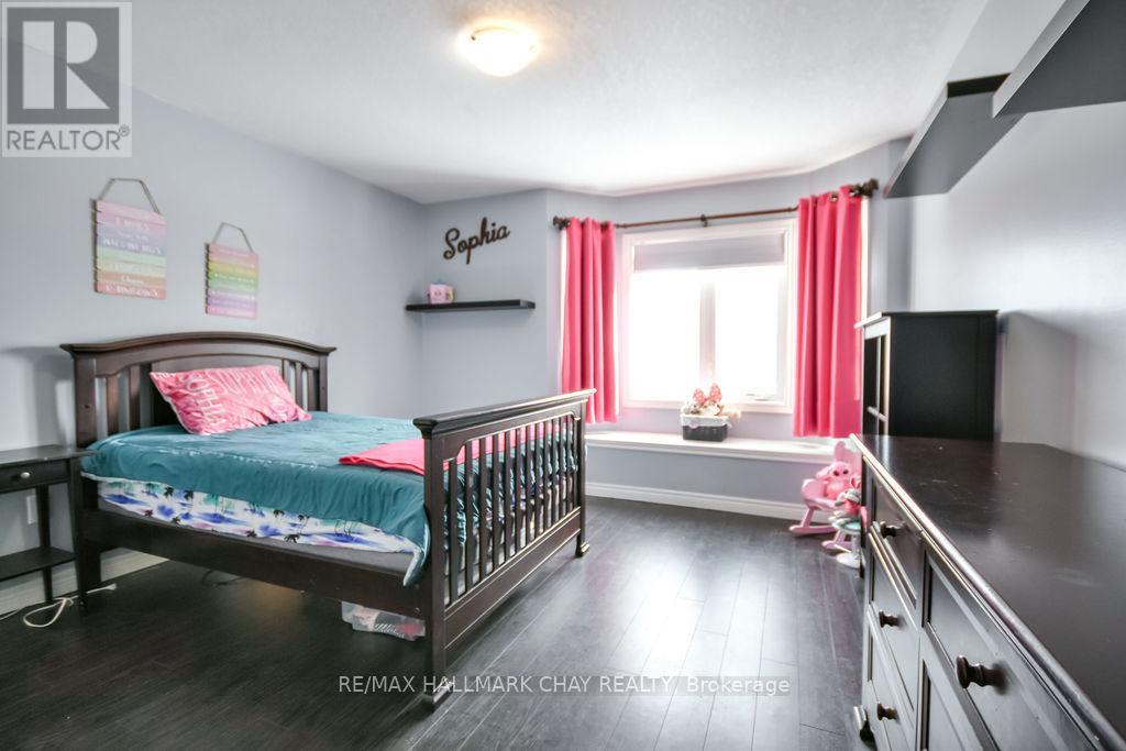 212 Maplewood Drive, Essa (Angus), Ontario  L0L 1B4 - Photo 17 - N12792042