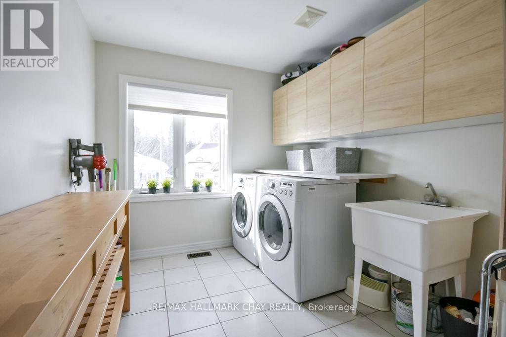 212 Maplewood Drive, Essa (Angus), Ontario  L0L 1B4 - Photo 22 - N12792042