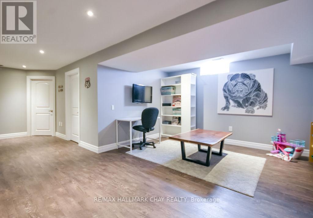 212 Maplewood Drive, Essa (Angus), Ontario  L0L 1B4 - Photo 23 - N12792042