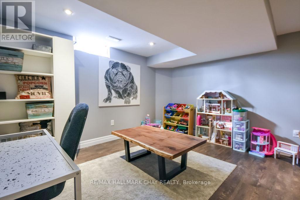 212 Maplewood Drive, Essa (Angus), Ontario  L0L 1B4 - Photo 24 - N12792042