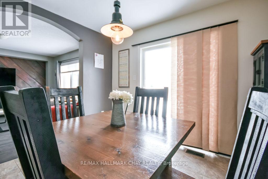 212 Maplewood Drive, Essa (Angus), Ontario  L0L 1B4 - Photo 7 - N12792042