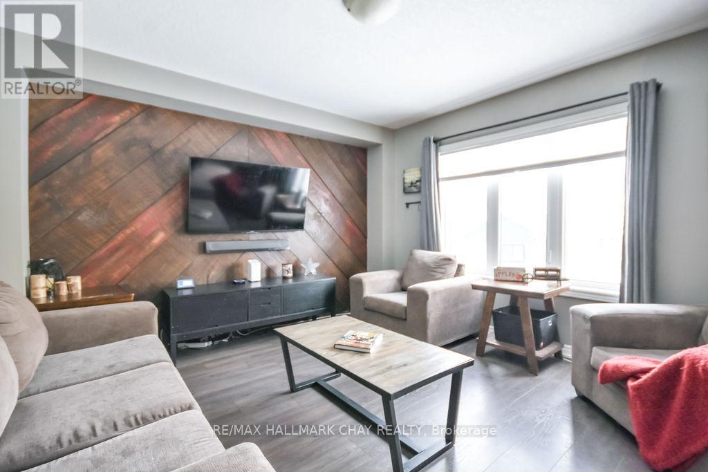 212 Maplewood Drive, Essa (Angus), Ontario  L0L 1B4 - Photo 9 - N12792042