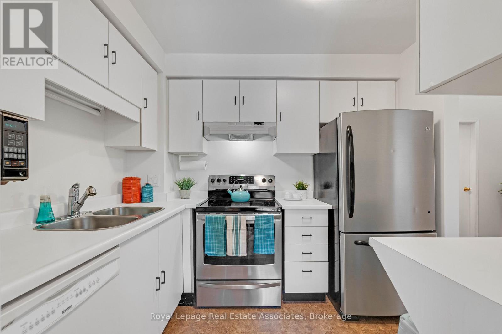 54 - 3510 South Millway, Mississauga, Ontario  L5L 3T9 - Photo 2 - W12792082