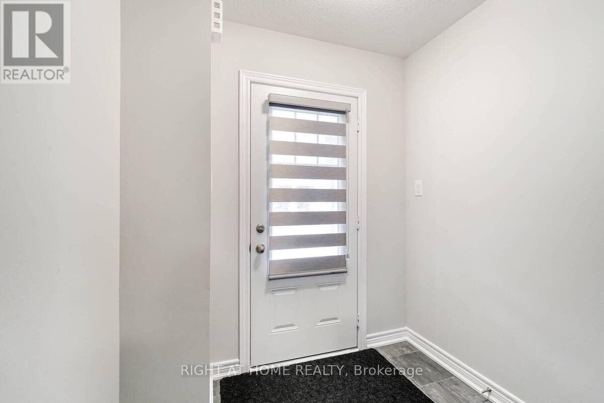 8 Rapids Lane, Hamilton, Ontario  L8K 0A3 - Photo 4 - X12792028