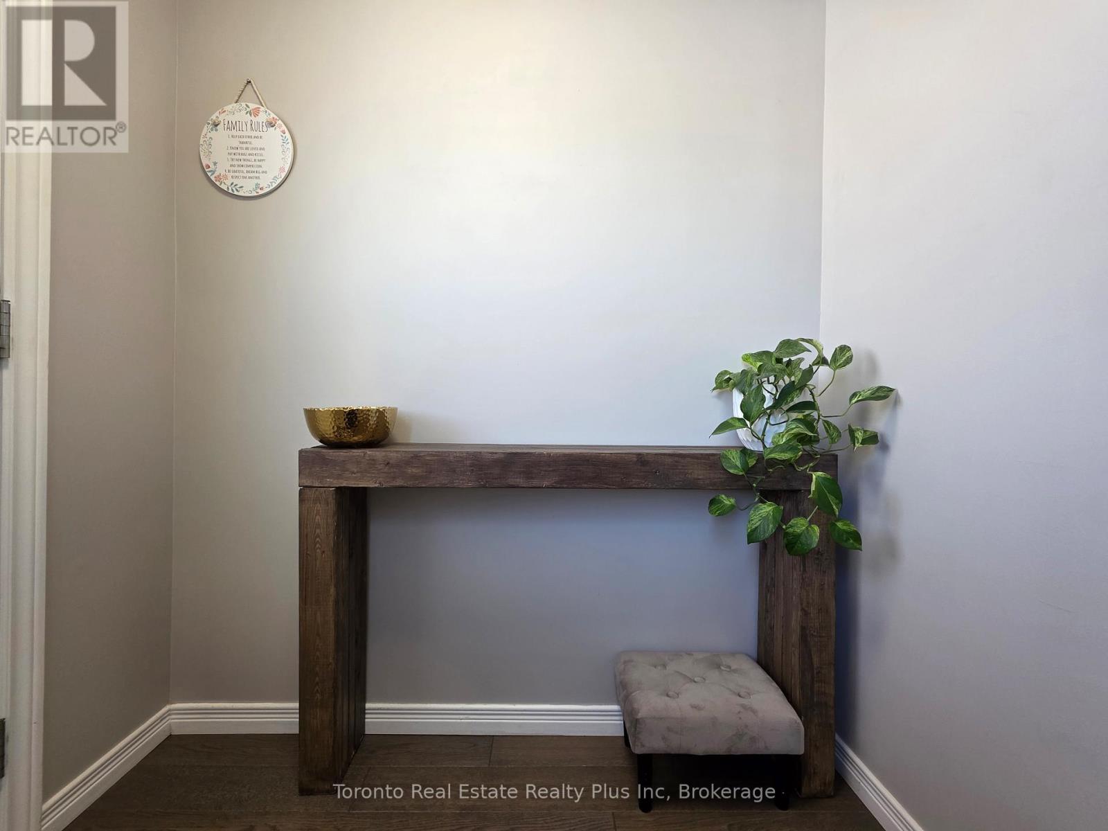 16 Talon Drive, Woodstock, Ontario  N4V 0A5 - Photo 11 - X12792048