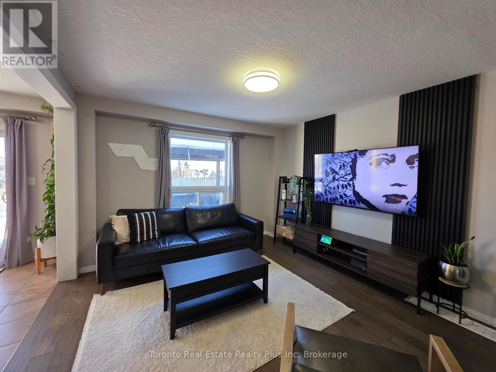 16 Talon Drive, Woodstock, Ontario  N4V 0A5 - Photo 17 - X12792048