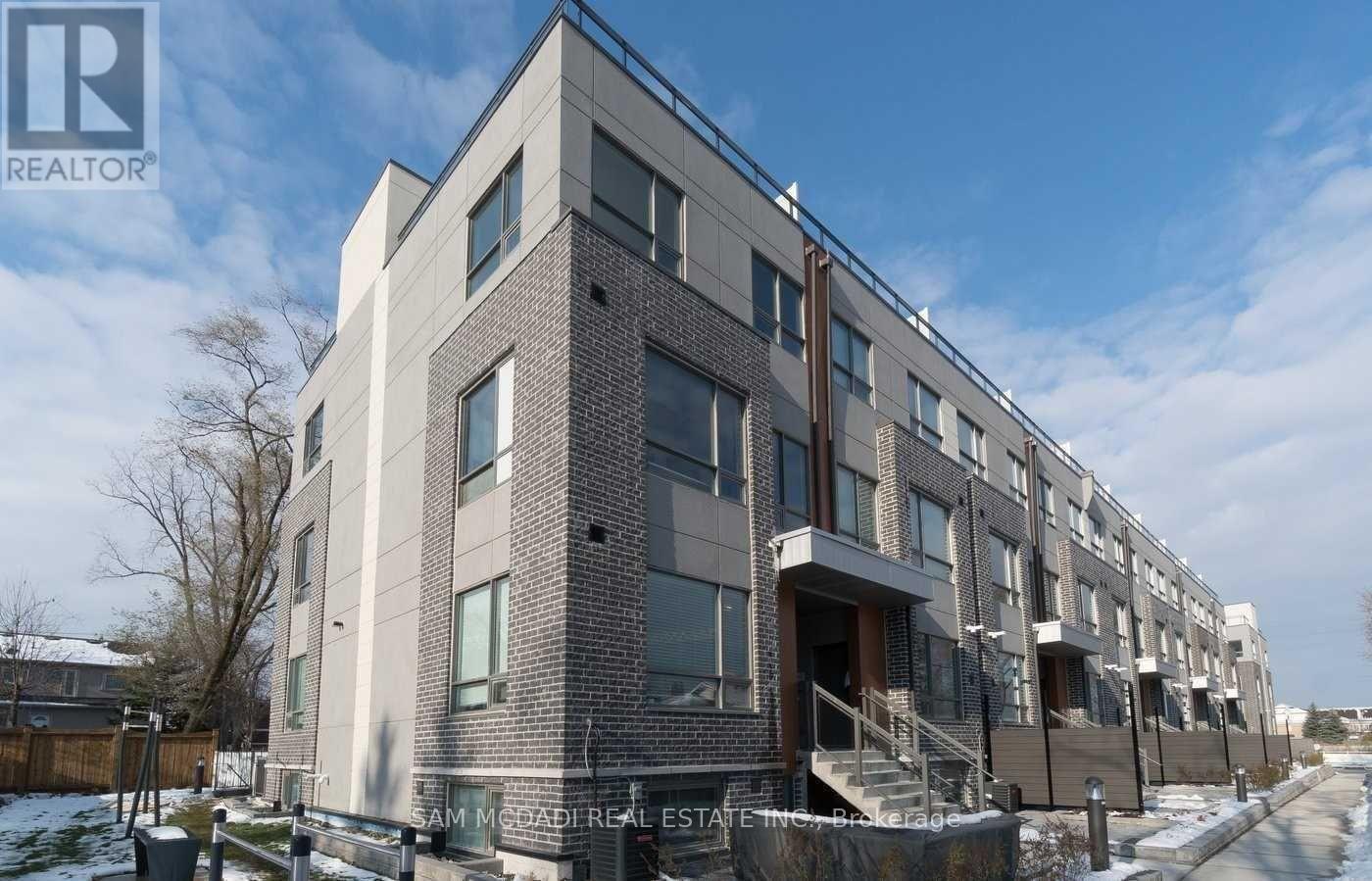 36 - 650 Atwater Avenue, Mississauga, Ontario  L5G 4K7 - Photo 2 - W12768920