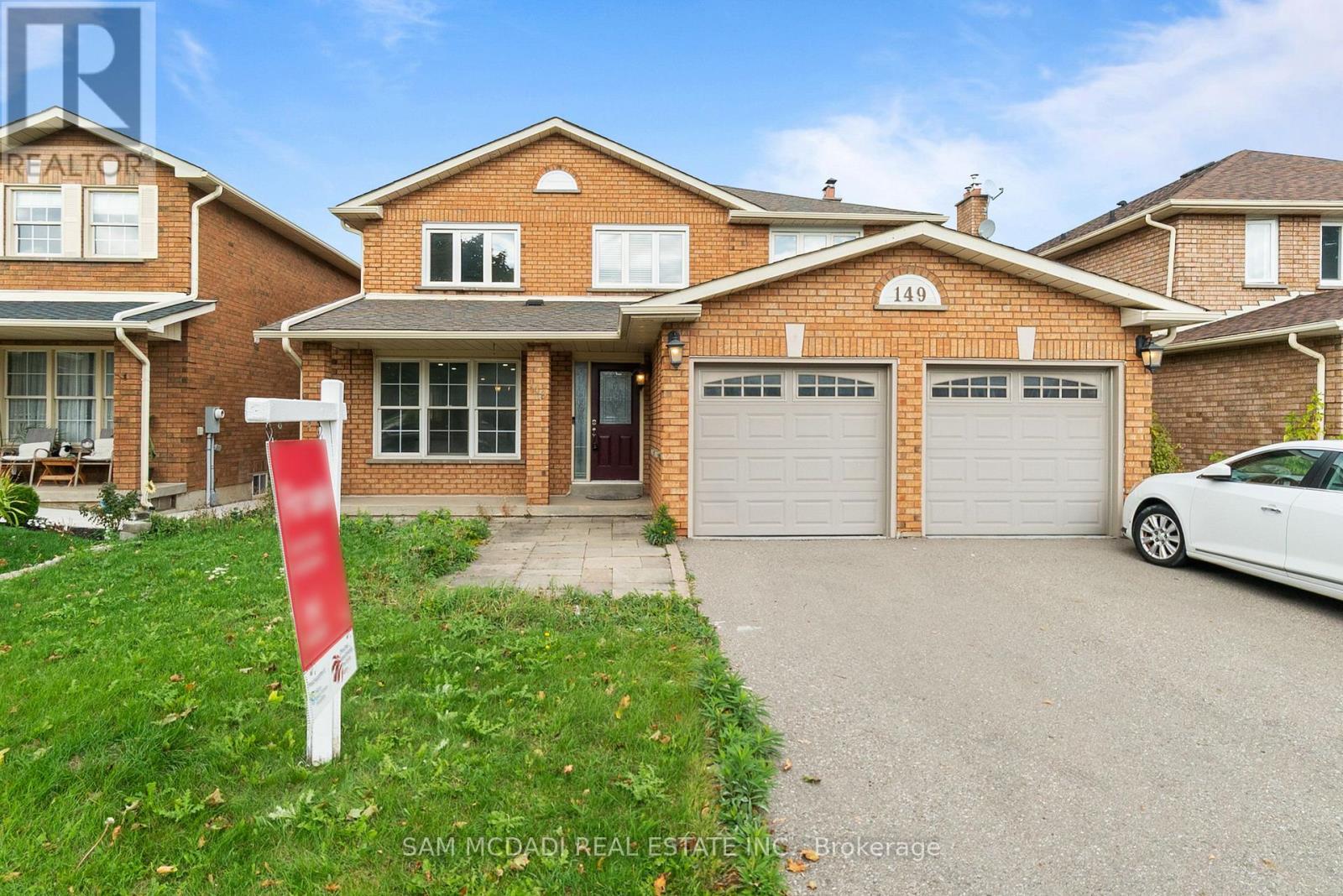 149 Sunforest Drive, Brampton, Ontario  L6Z 4B7 - Photo 2 - W12648218