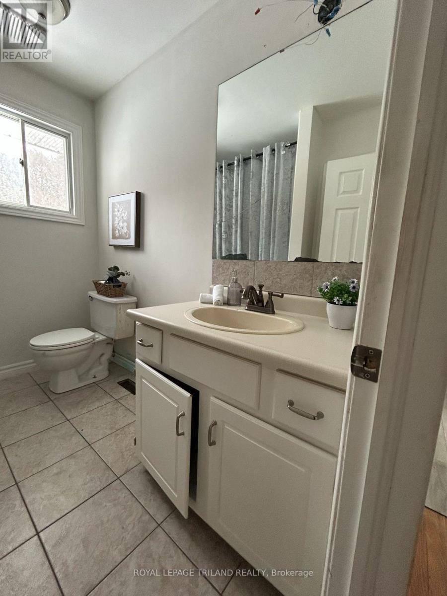 154 Ross Avenue, Thames Centre, Ontario  N0L 1G1 - Photo 9 - X12789404