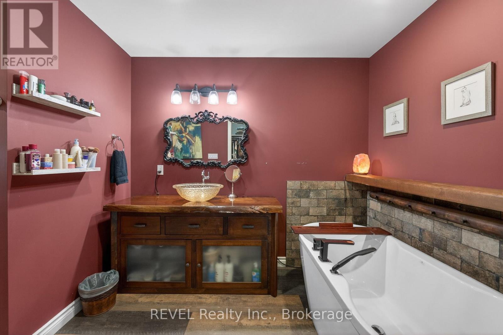 573 Canboro Road, Pelham, Ontario  L0S 1C0 - Photo 29 - X12792154