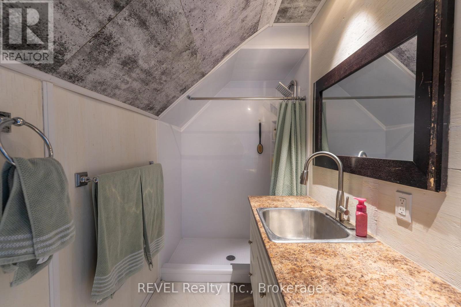 573 Canboro Road, Pelham, Ontario  L0S 1C0 - Photo 44 - X12792154