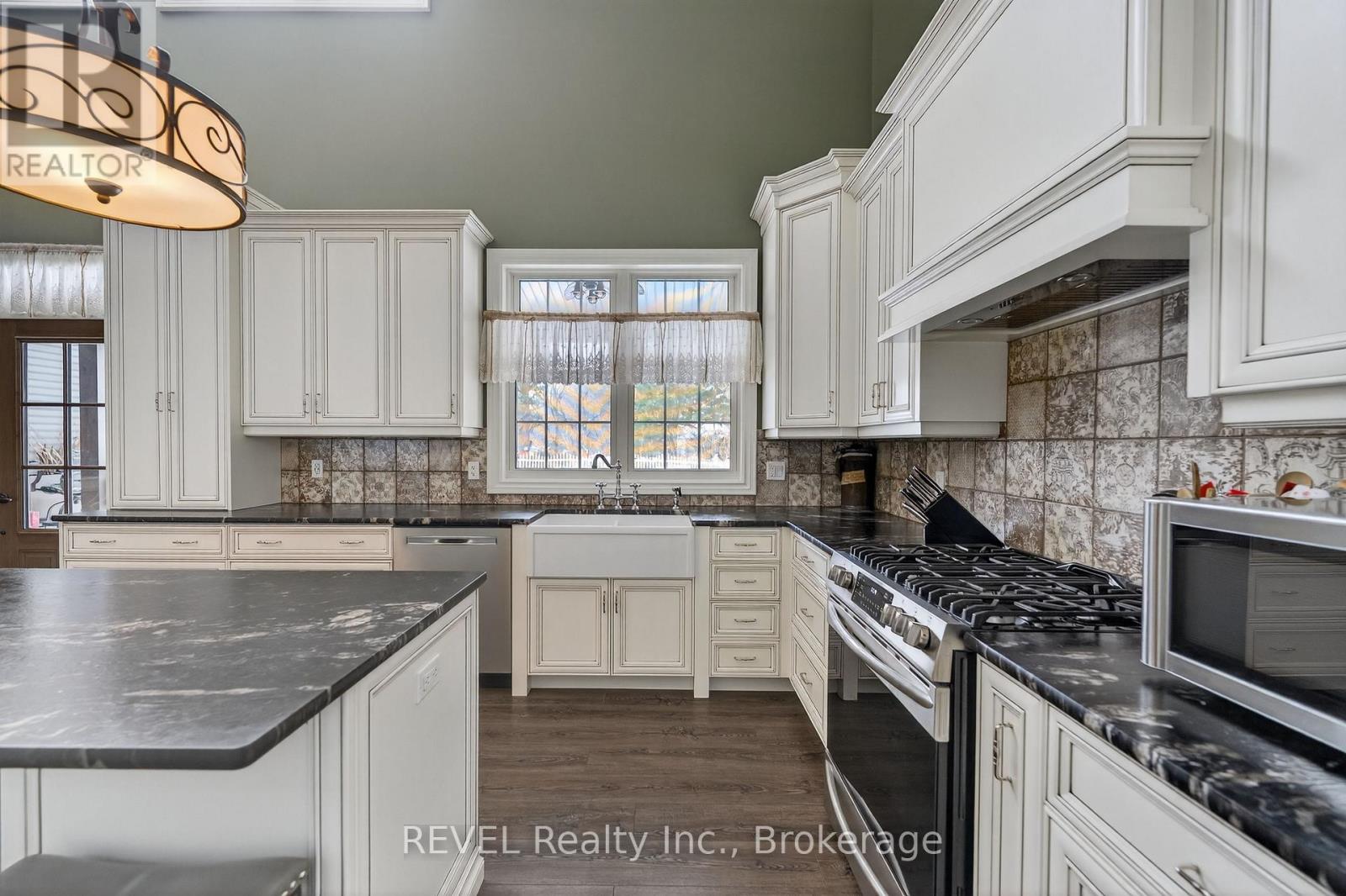 573 Canboro Road, Pelham, Ontario  L0S 1C0 - Photo 9 - X12792154