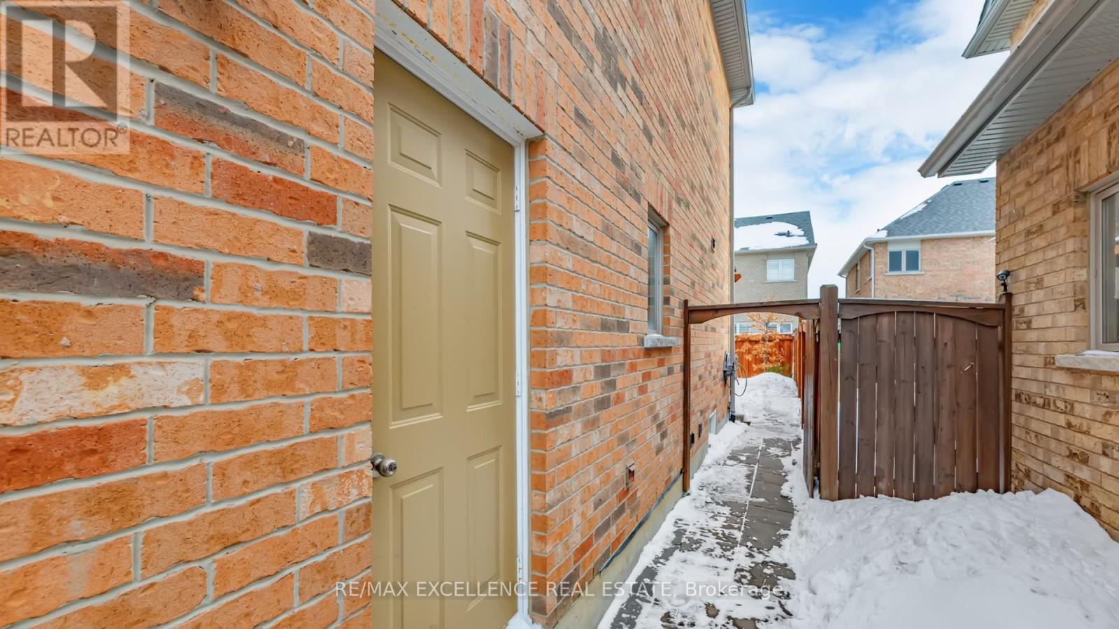 68 Bluffwood Crescent, Brampton, Ontario  L6P 2P3 - Photo 47 - W12785954