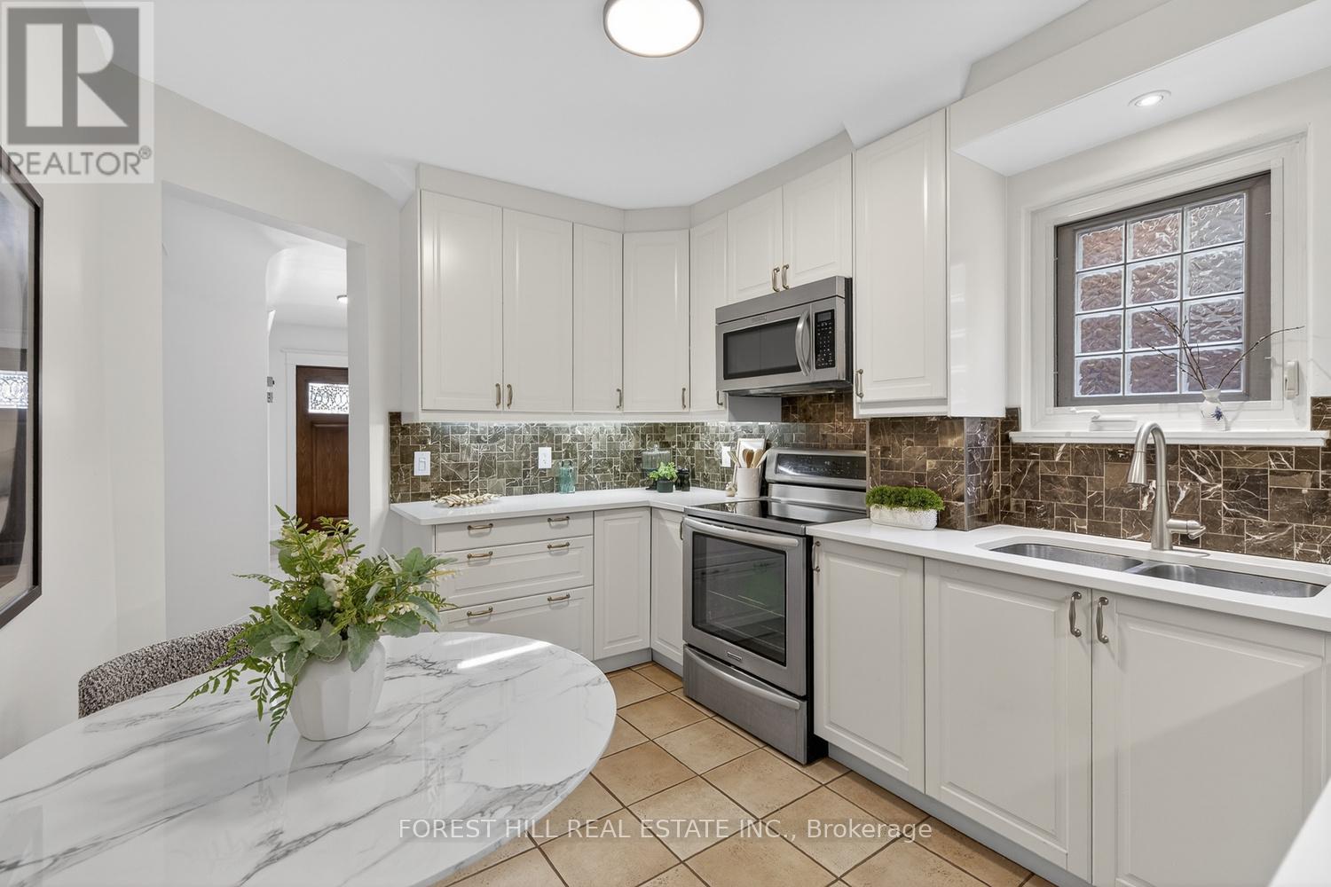 18 Alberta Avenue, Toronto, Ontario  M6H 2R6 - Photo 15 - C12792140