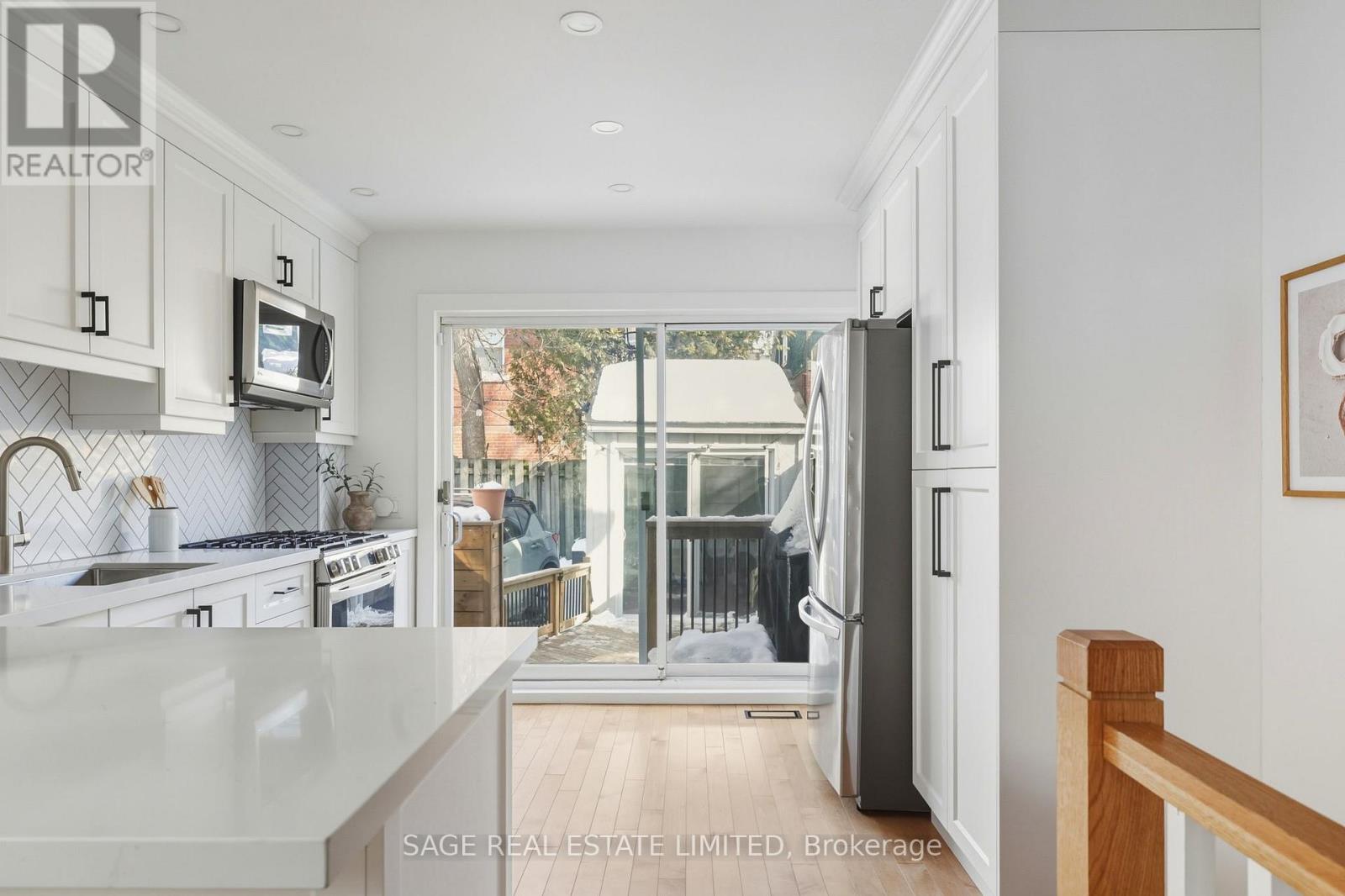 107 Hiltz Avenue, Toronto, Ontario  M4L 2N7 - Photo 10 - E12792152