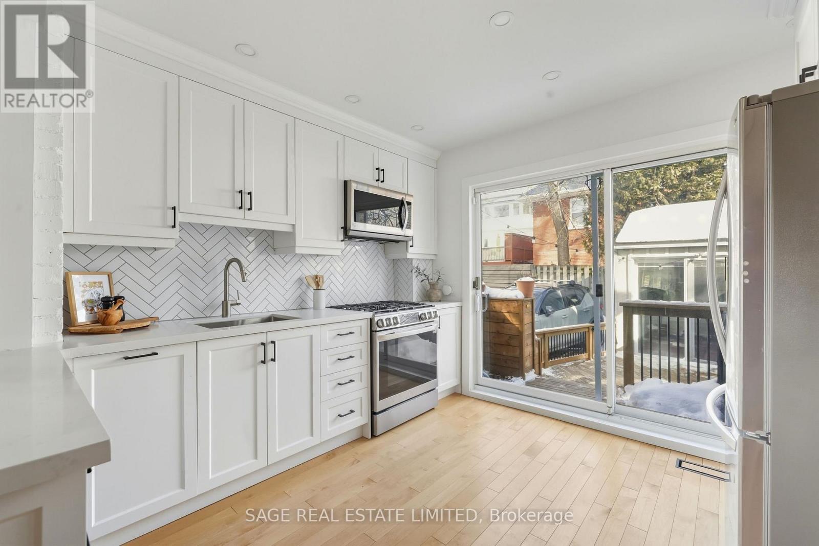 107 Hiltz Avenue, Toronto, Ontario  M4L 2N7 - Photo 11 - E12792152