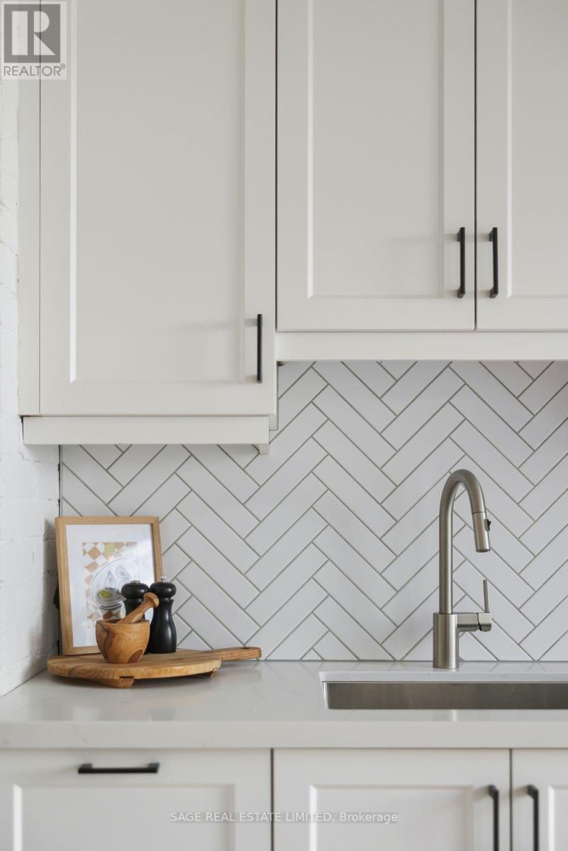 107 Hiltz Avenue, Toronto, Ontario  M4L 2N7 - Photo 12 - E12792152