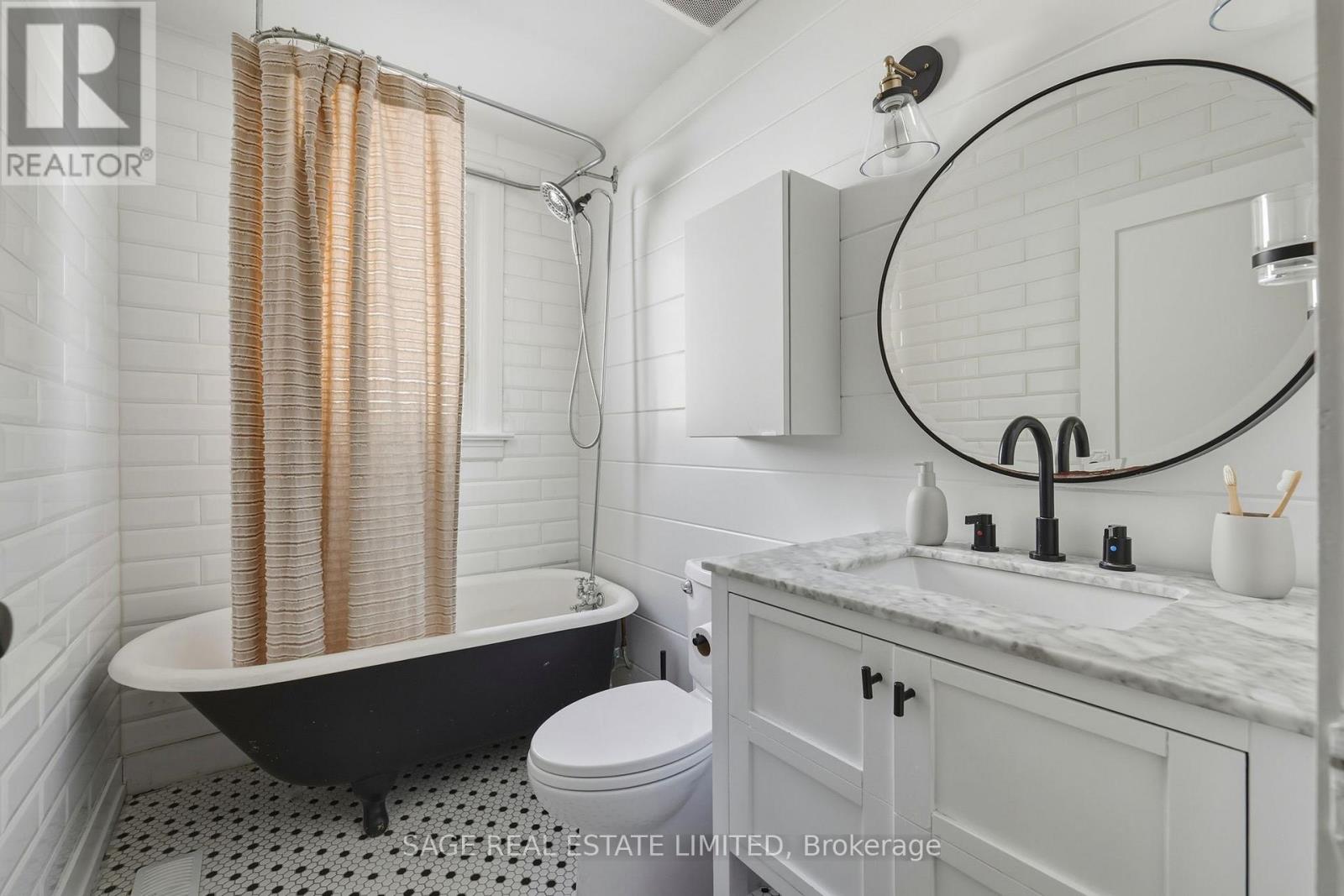 107 Hiltz Avenue, Toronto, Ontario  M4L 2N7 - Photo 19 - E12792152