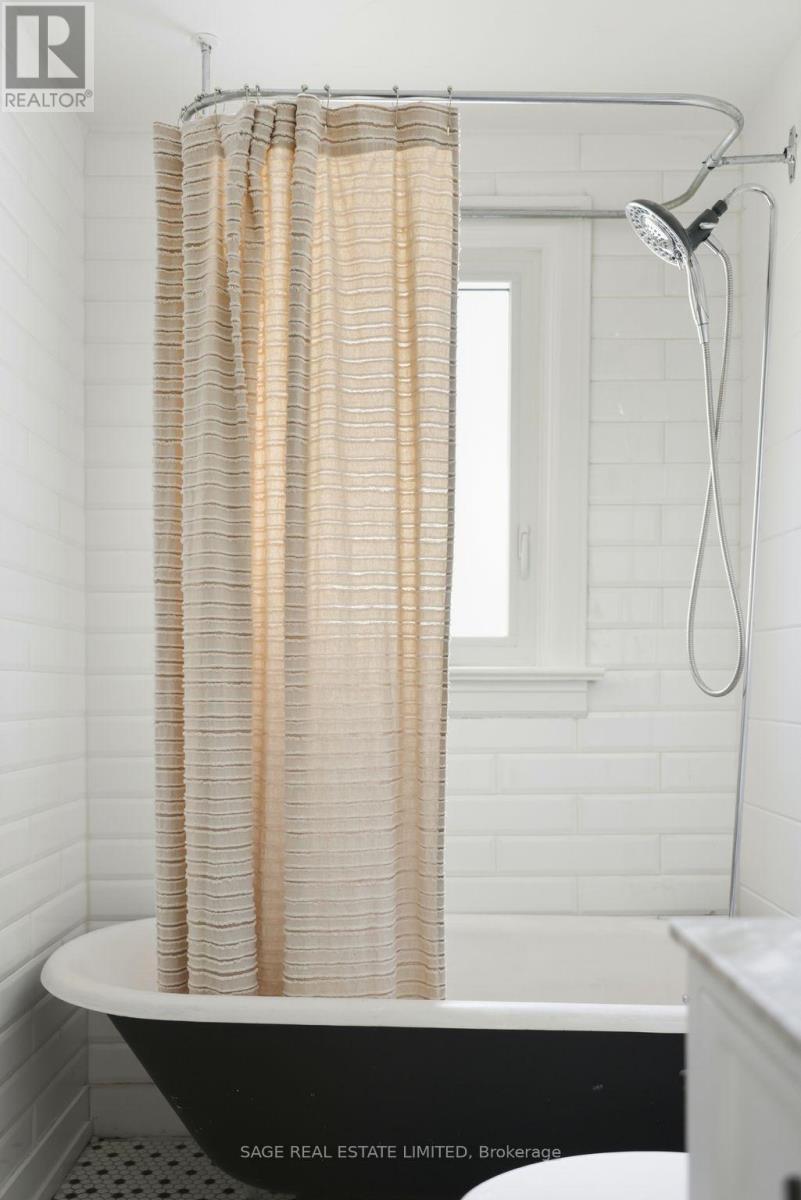 107 Hiltz Avenue, Toronto, Ontario  M4L 2N7 - Photo 20 - E12792152