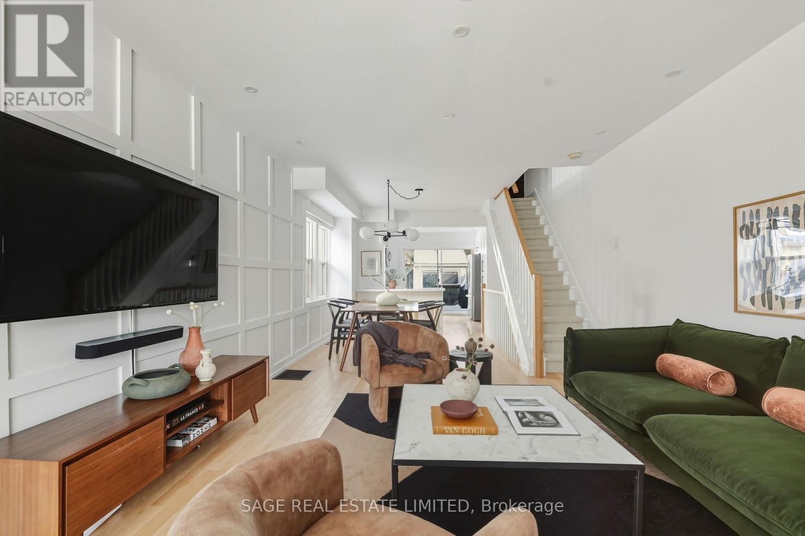 107 Hiltz Avenue, Toronto, Ontario  M4L 2N7 - Photo 4 - E12792152