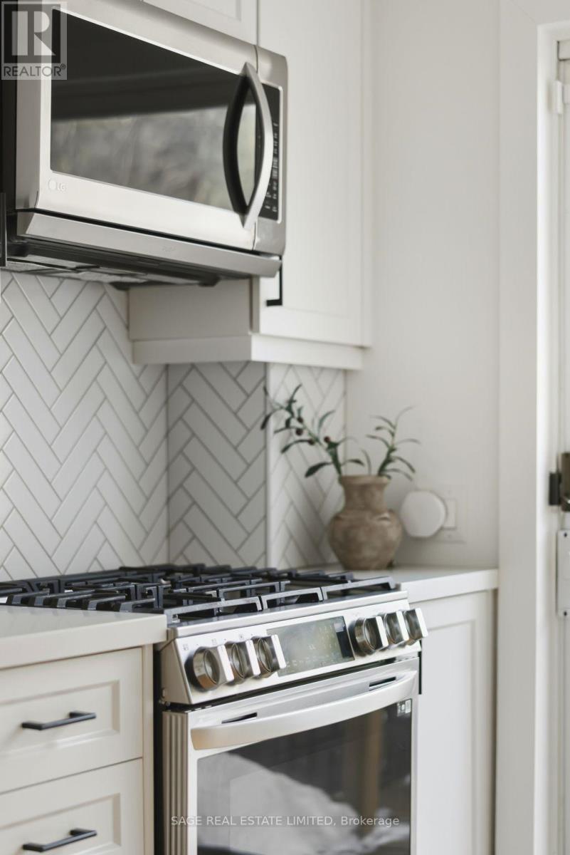 107 Hiltz Avenue, Toronto, Ontario  M4L 2N7 - Photo 41 - E12792152