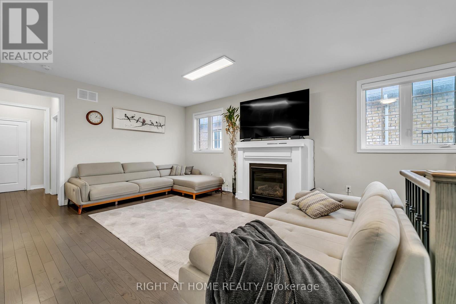 126 Blackwell Crescent, Bradford West Gwillimbury (Bradford), Ontario  L3Z 4L3 - Photo 7 - N12792110