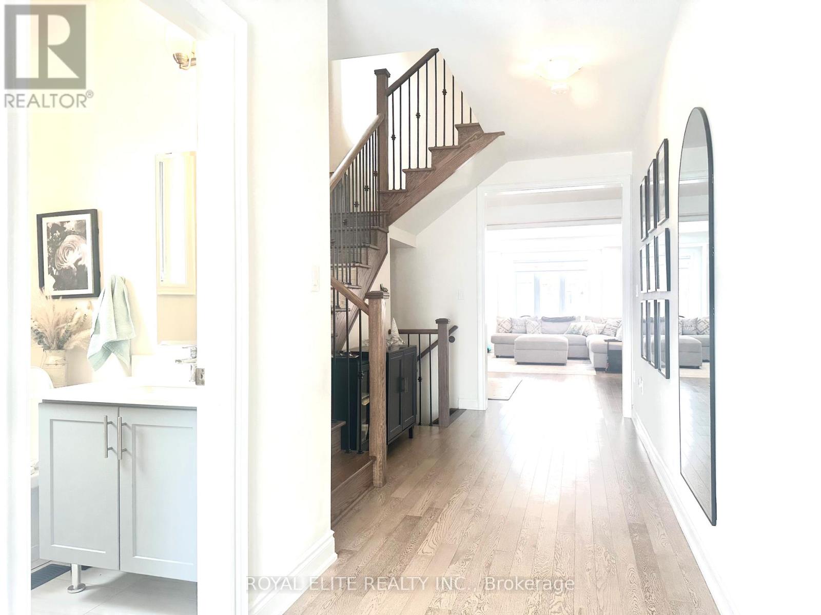 38 Kenneth Rogers Crescent, East Gwillimbury, Ontario  L9N 0S2 - Photo 2 - N12792118